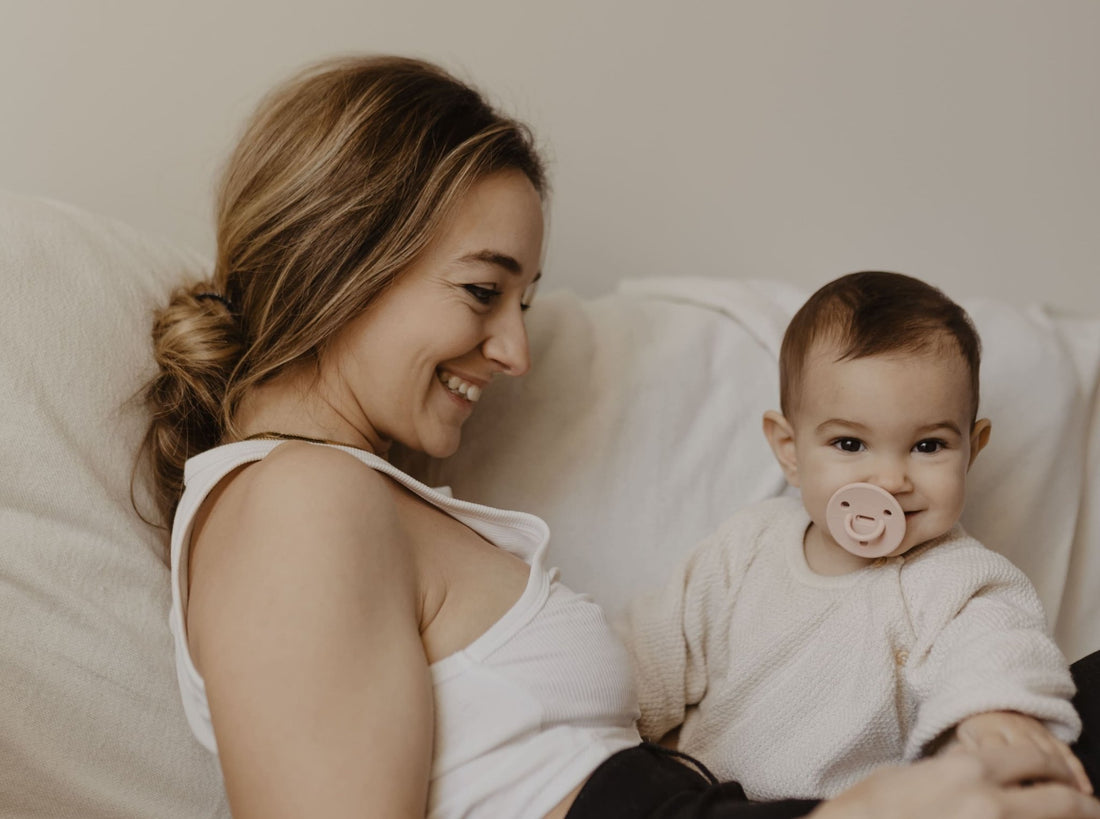 À partir de quand et comment proposer une sucette à bébé ? - Élhée