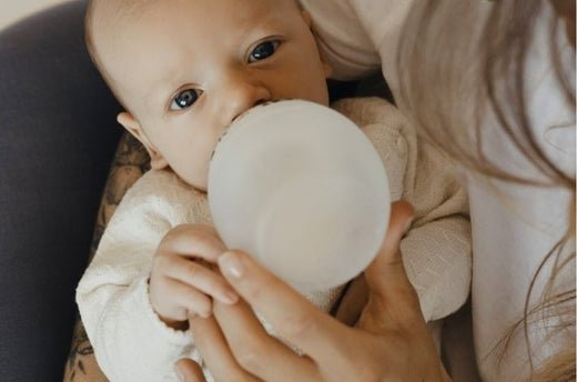 Bébé RGO ou coliques du nourrisson : comment faire la différence ? - Élhée