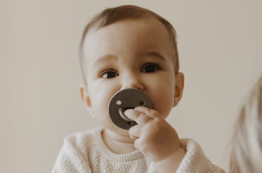 Besoin de succion du nouveau-né : d’où vient-il et comment l’apaiser ? - Élhée