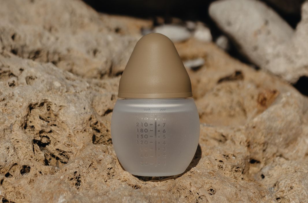 Biberon gradué : avantages, caractéristiques et mode d’emploi - Élhée