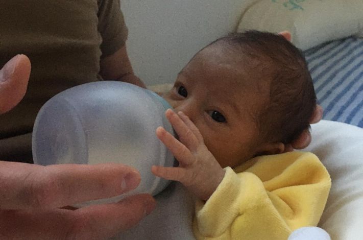 Biberon prématuré : comment nourrir un enfant né en avance ? - Élhée