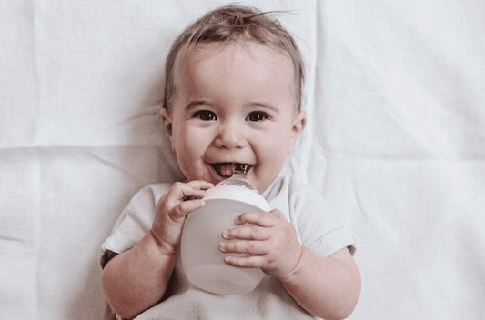 En combien de temps bébé doit-il boire son biberon ? - Élhée