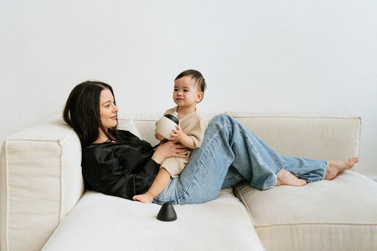 Favoriser l’autonomie de bébé, grâce à la gourde d’apprentissage Élhée - Élhée