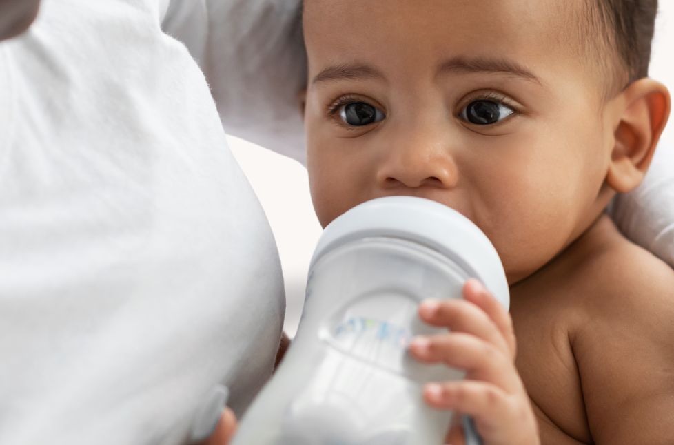 La fin des biberons en plastique dans les crèches ? - Élhée