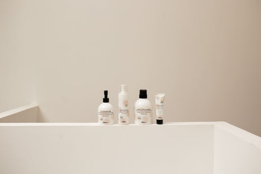 La trousse de toilette de bébé : quels soins choisir pour la remplir ? - Élhée