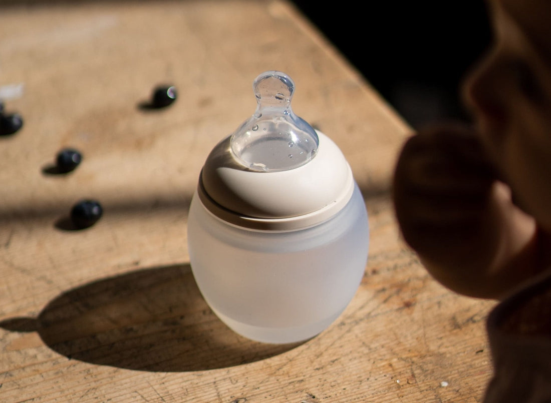 L’eau pour les bébés : comment bien hydrater son enfant en été ? - Élhée