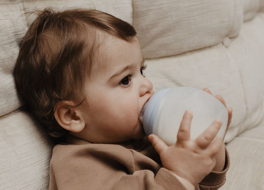 Microplastiques et biberons : comprendre les risques et protéger la santé des nourrissons - Élhée