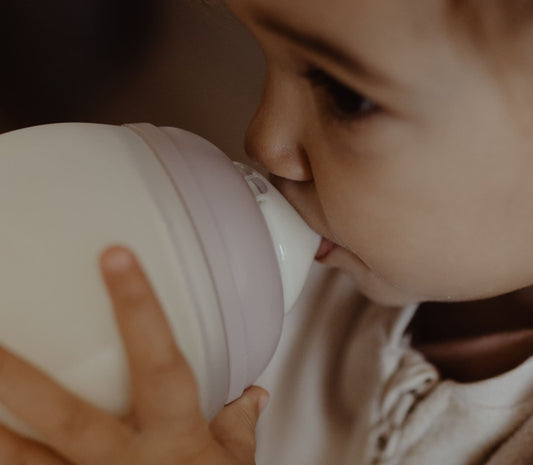 Paced Bottle Feeding : et si bébé donnait le rythme du biberon ? - Élhée