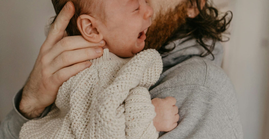 Pourquoi les bébés pleurent-ils plus le soir ? Les « pleurs de décharge » expliqués - Élhée