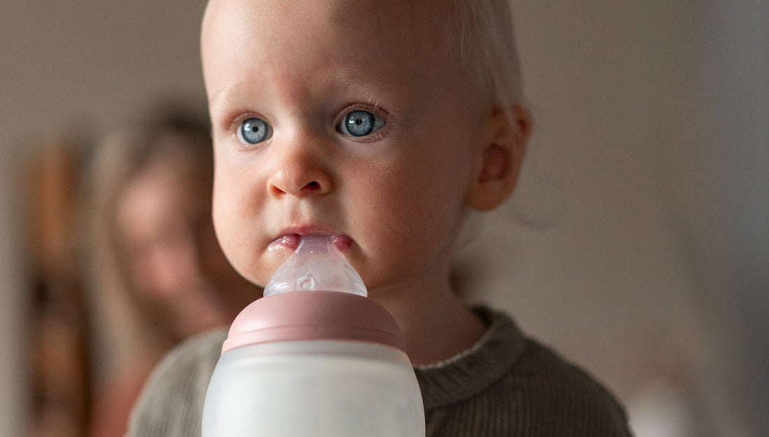 Poussée dentaire : quels sont ses symptômes chez les bébés ? - Élhée