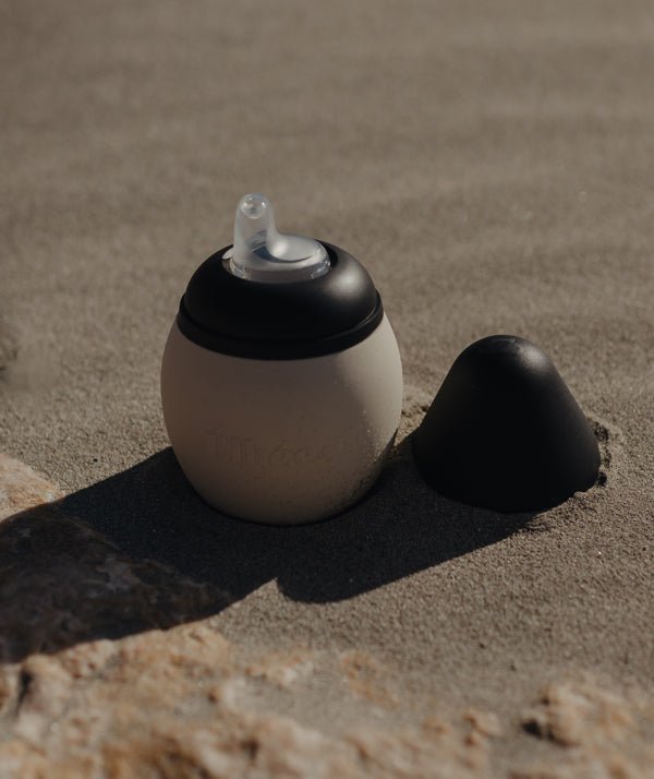 Tasse bébé anti-fuite : les pièges à éviter - Élhée