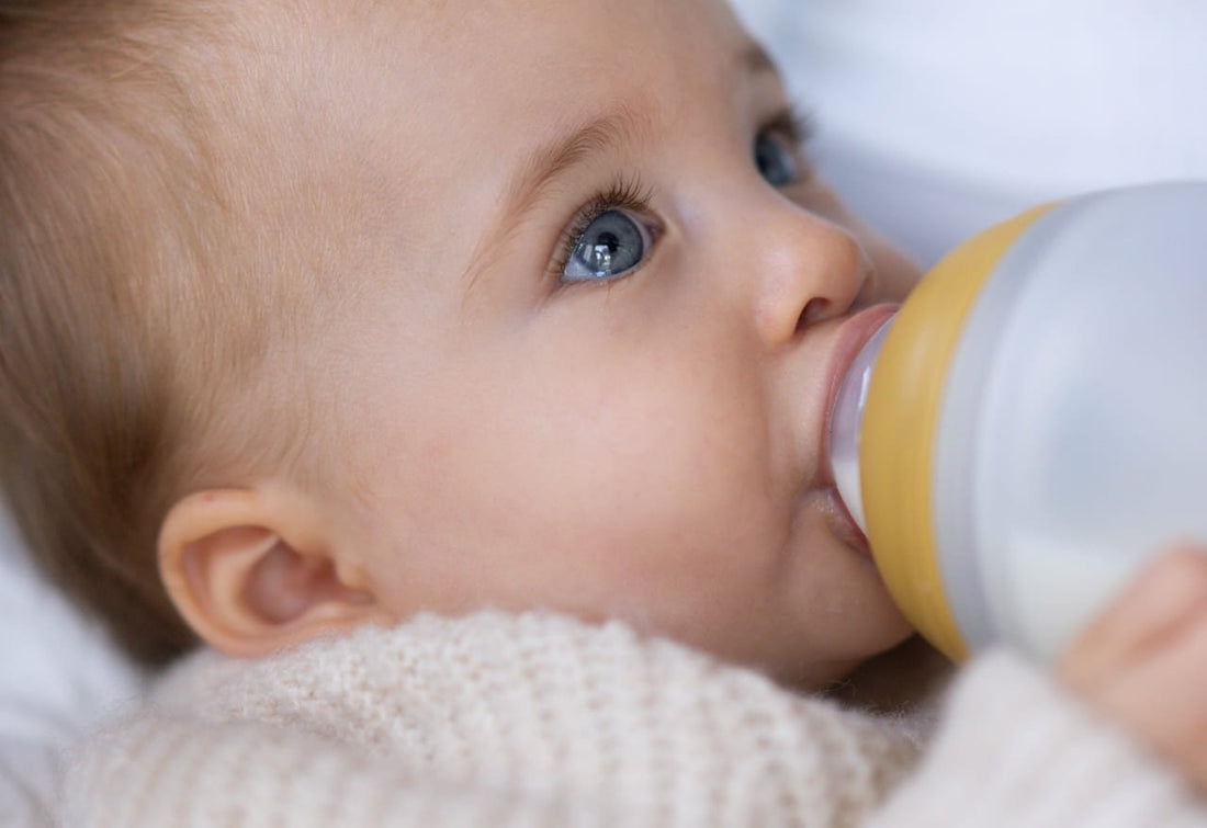 Tétine physiologique à débit extra lent : votre alliée pour apaiser bébé - Élhée
