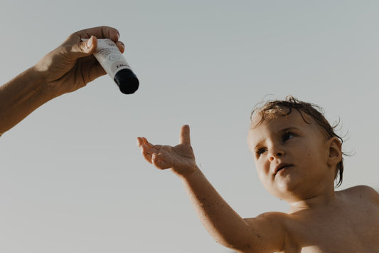 Une crème solaire pour bébé sans perturbateur endocrinien : le pari sain, d’Élhée - Élhée